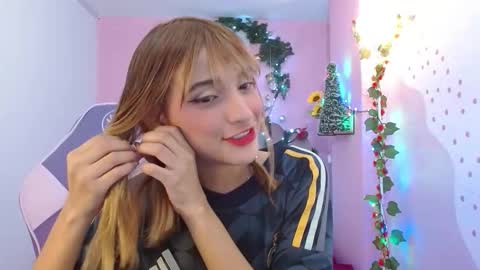 Snapshot of mikka_ela chatting on 12-01-25, 01:16 Mikka 3 online show from 12-01-25, 01:16
