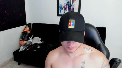 Snapshot of mikke_love chatting on 09-22-25, 02:30 MIKKE online show from 09-22-25, 02:30