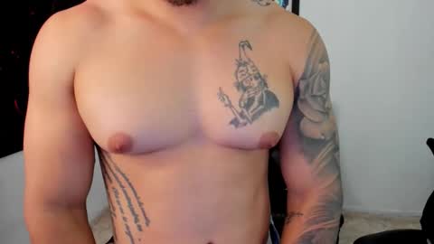 Snapshot of mikke_love chatting on 10-21-25, 02:40 MIKKE online show from 10-21-25, 02:40