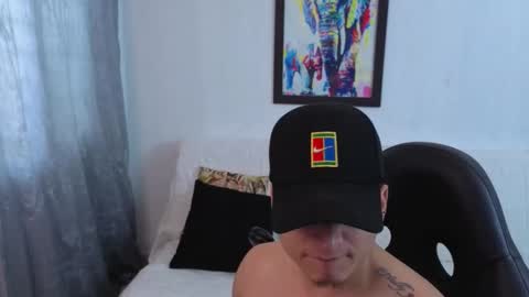 Snapshot of mikke_love chatting on 11-13-25, 02:05 MIKKE online show from 11-13-25, 02:05