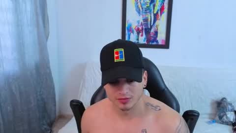 Snapshot of mikke_love chatting on 11-19-25, 01:00 MIKKE online show from 11-19-25, 01:00