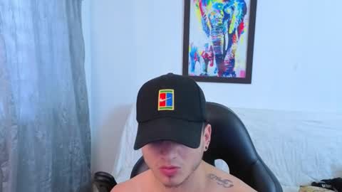 Snapshot of mikke_love chatting on 11-23-25, 01:11 MIKKE online show from 11-23-25, 01:11