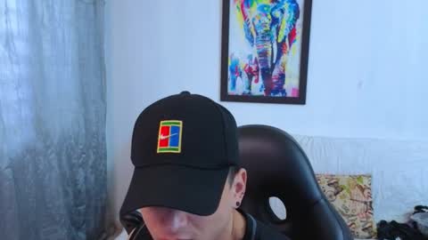 Snapshot of mikke_love chatting on 11-25-25, 12:27 MIKKE online show from 11-25-25, 12:27