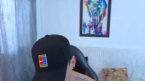 Snapshot of mikke_love chatting on 11-30-25, 01:26 MIKKE online show from 11-30-25, 01:26