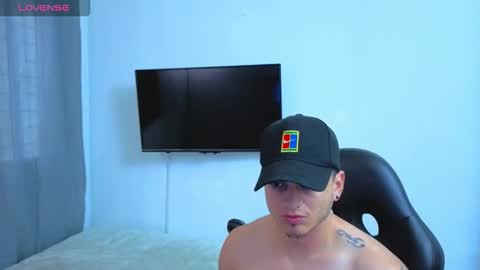 Snapshot of mikke_love chatting on 01-13-26, 02:44 MIKKE online show from 01-13-26, 02:44