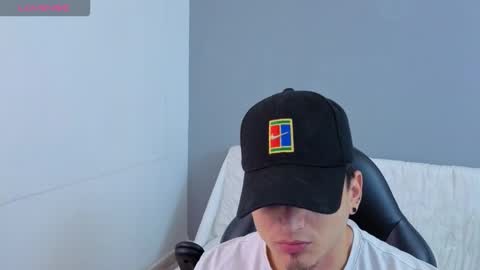 Snapshot of mikke_love chatting on 02-01-26, 02:26 MIKKE online show from 02-01-26, 02:26