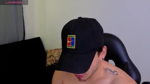 Snapshot of mikke_love chatting on 02-18-26, 02:57 MIKKE online show from 02-18-26, 02:57