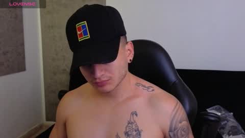 Snapshot of mikke_love chatting on 03-09-26, 02:32 MIKKE online show from 03-09-26, 02:32