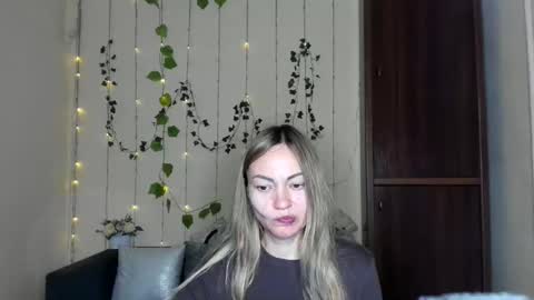 Snapshot of mikkey_mouse8 chatting on 04-30-26, 05:47 Adalina online show from 04-30-26, 05:47