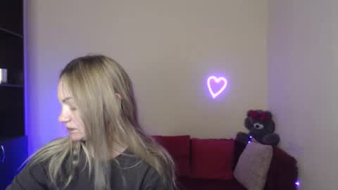 Snapshot of mikkey_mouse8 chatting on 05-03-26, 05:24 Adalina online show from 05-03-26, 05:24