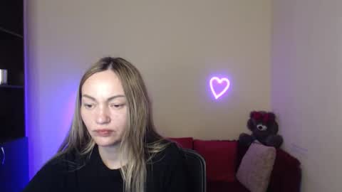 Snapshot of mikkey_mouse8 chatting on 05-05-26, 11:29 Adalina online show from 05-05-26, 11:29
