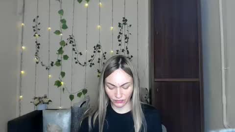 Snapshot of mikkey_mouse8 chatting on 05-08-26, 11:26 Adalina online show from 05-08-26, 11:26