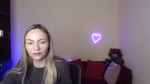 Snapshot of mikkey_mouse8 chatting on 05-10-26, 05:23 Adalina online show from 05-10-26, 05:23