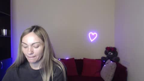 Snapshot of mikkey_mouse8 chatting on 05-11-26, 11:27 Adalina online show from 05-11-26, 11:27