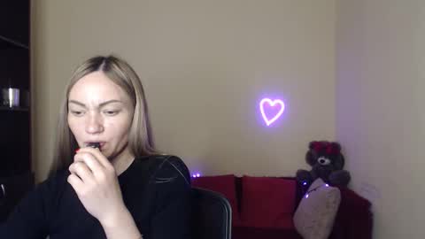 Snapshot of mikkey_mouse8 chatting on 05-17-26, 11:28 Adalina online show from 05-17-26, 11:28