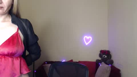 Snapshot of mikkey_mouse8 chatting on 05-31-26, 05:26 Adalina online show from 05-31-26, 05:26