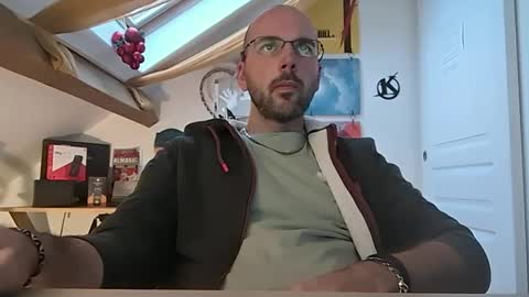 mikmik91 online show from 12-17-24, 03:39