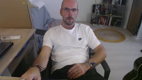 mikmik91 online show from 10-31-25, 02:07