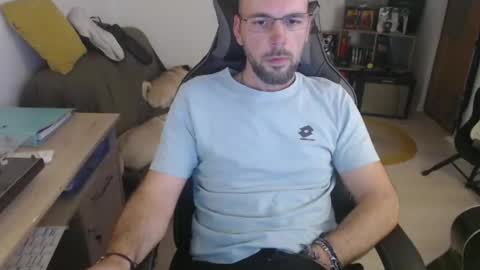 Snapshot of mikmik91 chatting on 01-12-26, 04:12 mikmik91 online show from 01-12-26, 04:12