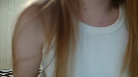 Snapshot of miku_sanders2 chatting on 02-06-25, 10:21 miku_sanders2 online show from 02-06-25, 10:21