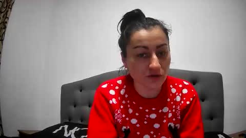 Snapshot of mikyloveu chatting on 12-21-25, 05:09 Mikyloveu online show from 12-21-25, 05:09