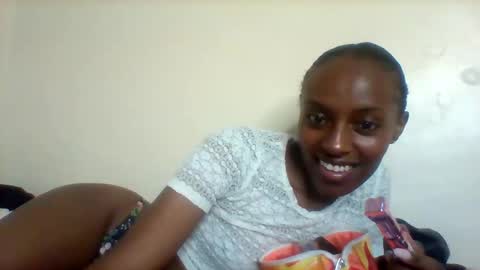 Snapshot of mil_milon chatting on 05-25-26, 05:52 Milo online show from 05-25-26, 05:52
