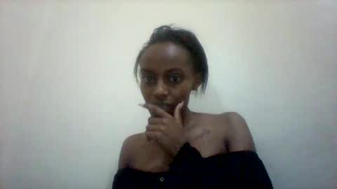 Snapshot of mil_milon chatting on 05-27-26, 05:21 Milo online show from 05-27-26, 05:21