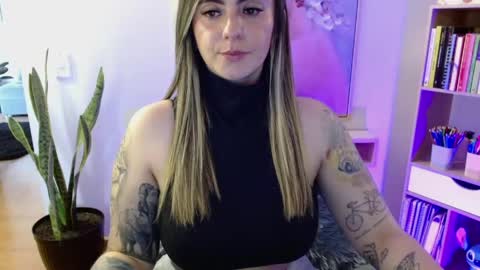 Snapshot of mila23_ chatting on 05-29-26, 03:32 Camila online show from 05-29-26, 03:32