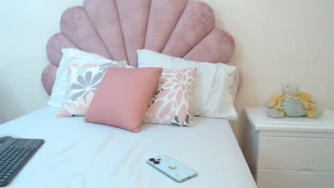 mila_adamss online show from 06-05-26, 10:54