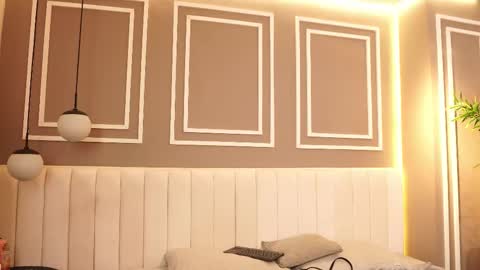 Mila and Nia  online show from 11-01-25, 12:01