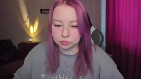 Mila shy sensual person  online show from 11-28-25, 09:45