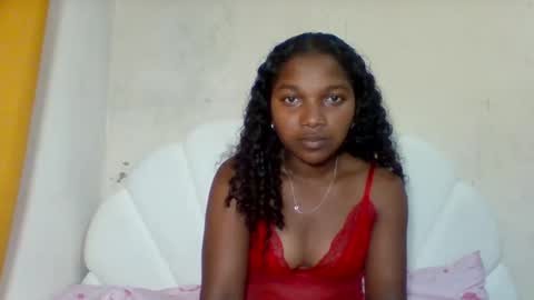mila_lunah online show from 05-19-26, 01:56