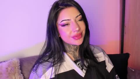 Snapshot of mila_monty__ chatting on 01-15-26, 06:18 online show from 01-15-26, 06:18