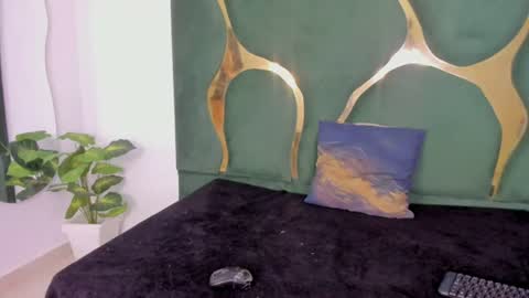 mila_petiteasm online show from 06-15-26, 12:51