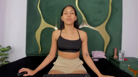 mila_petiteasm online show from 06-20-26, 12:30