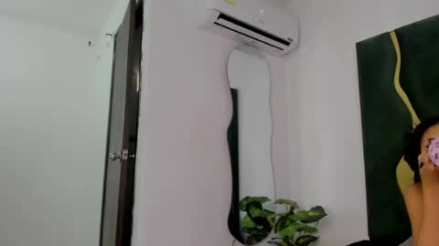 mila_petiteasm online show from 06-25-26, 12:20