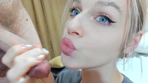 Snapshot of mila_polly_and_forester chatting on 12-29-24, 01:34 Julia and Edson online show from 12-29-24, 01:34