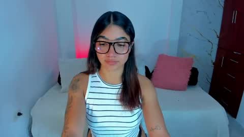 Snapshot of mila_rose1 chatting on 04-22-26, 01:52 martina online show from 04-22-26, 01:52