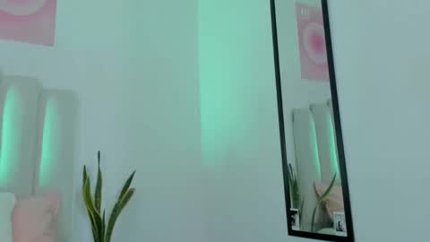 mila_stark333 online show from 03-15-26, 06:03