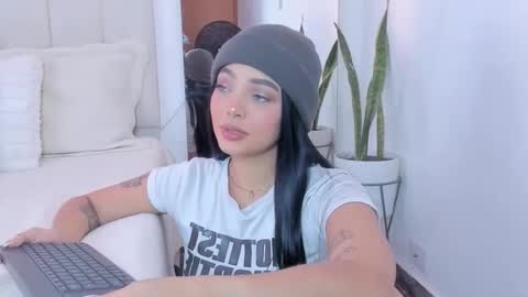 mila_stark333 online show from 04-14-26, 04:40