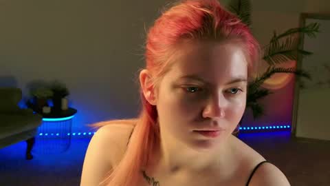 Snapshot of mila_taylorrr chatting on 05-26-26, 06:26 Lisa online show from 05-26-26, 06:26