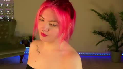 Snapshot of mila_taylorrr chatting on 06-19-26, 06:23 Lisa online show from 06-19-26, 06:23