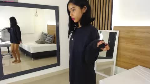Snapshot of milaa_star chatting on 04-29-26, 04:05 milaa_star online show from 04-29-26, 04:05