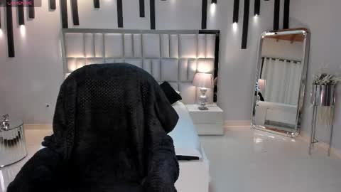 Snapshot of milacoleman chatting on 04-28-26, 03:00 Mila online show from 04-28-26, 03:00