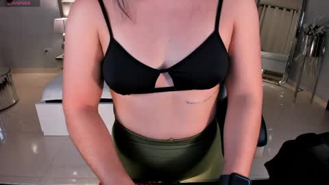 Snapshot of milacoleman chatting on 05-02-26, 03:00 Mila online show from 05-02-26, 03:00