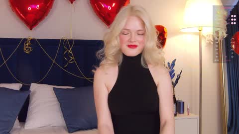 Snapshot of milademies chatting on 12-28-24, 06:06 Miss Cutie online show from 12-28-24, 06:06