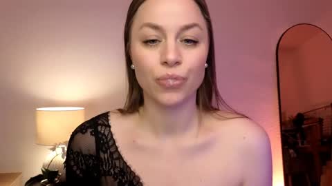 Mila Fleur online show from 01-12-25, 09:08