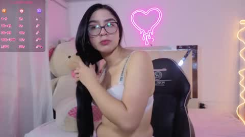 Snapshot of milah_tay chatting on 06-06-26, 11:37 milah_tay online show from 06-06-26, 11:37