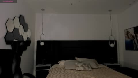 Mila  online show from 09-21-25, 10:33