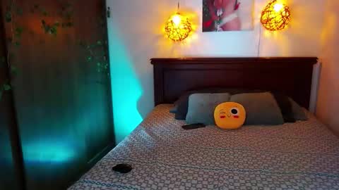 Snapshot of milaloversxxx chatting on 11-14-25, 08:29 mila online show from 11-14-25, 08:29